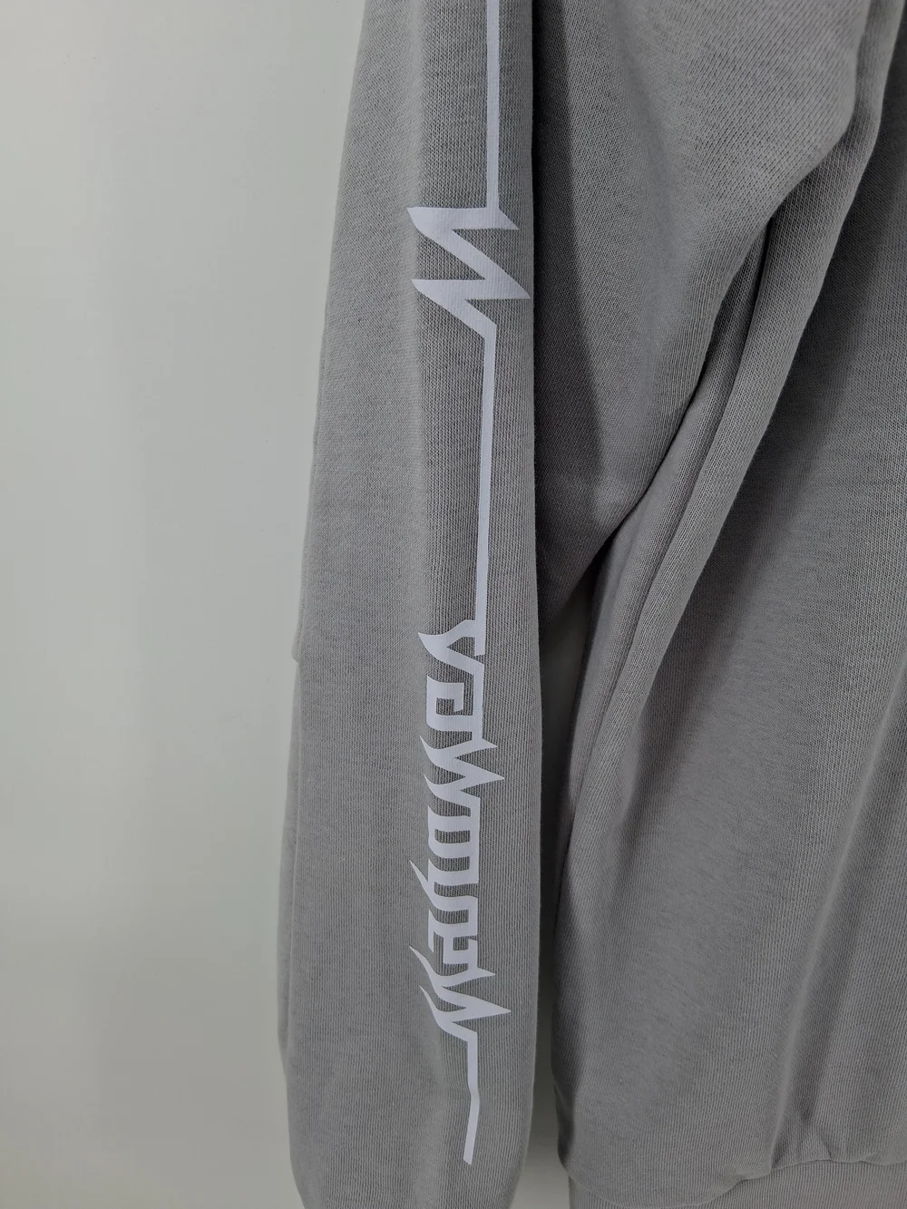 adidas MAHOMES Light Gray Men's Pullover Hoodie with Subtle Chest Graphic